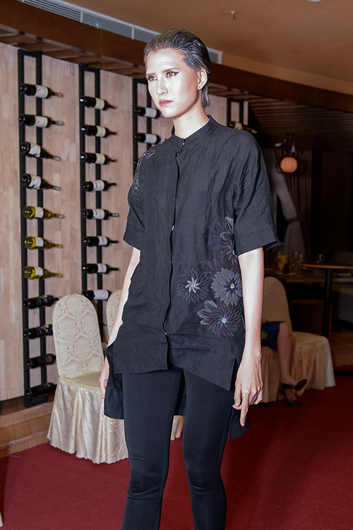 Hồng Xuân 1m90 theo Võ Hoàng Yến học catwalk - 5