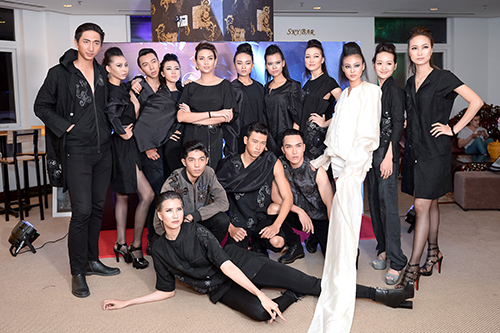 Hồng Xuân 1m90 theo Võ Hoàng Yến học catwalk - 9