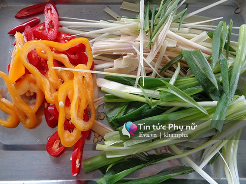 Đâu chỉ làm sushi, cá hồi chiên sả cũng rất ngon - 1