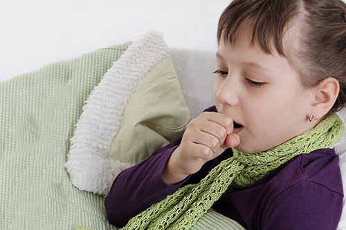 Việc mẹ cần làm ngay khi trẻ nhỏ bị cảm lạnh - 1