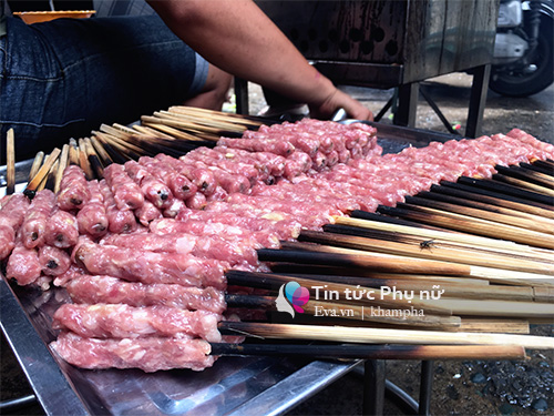 Gánh bún thịt nướng cứ đến trưa lại thơm quot;nức mũiquot; một góc chợ Bàn Cờ - 2
