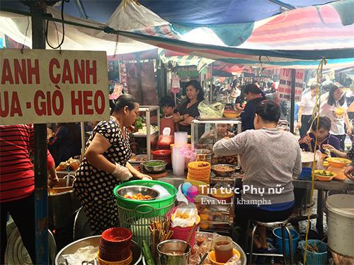Gánh bún thịt nướng cứ đến trưa lại thơm quot;nức mũiquot; một góc chợ Bàn Cờ - 3