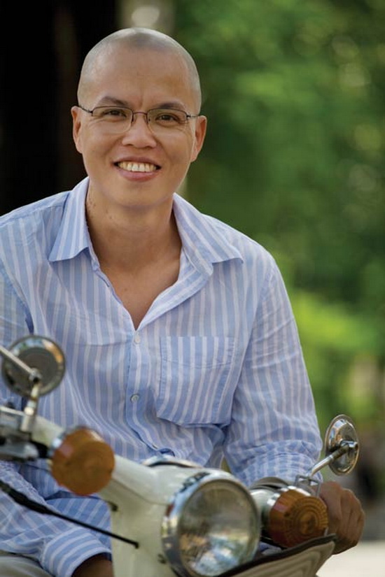 Sau Phương Thanh, đến lượt MC Phan Anh gây bất ngờ khi cạo trọc đầu - 11