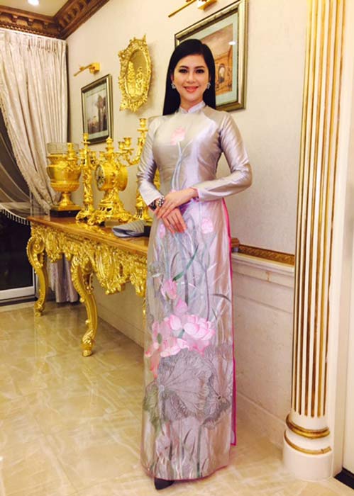 Diễn viên Thủy Tiên đẹp rạng ngời, sang trọng đi nhận giải thưởng - 7