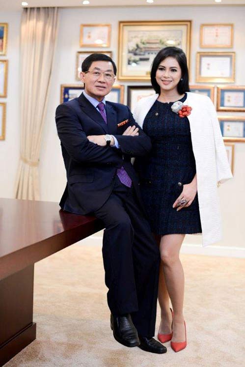 Diễn viên Thủy Tiên đẹp rạng ngời, sang trọng đi nhận giải thưởng - 4