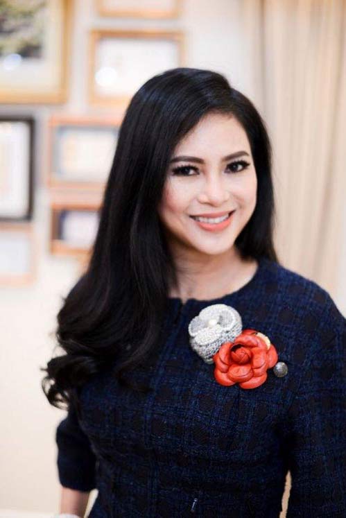 Diễn viên Thủy Tiên đẹp rạng ngời, sang trọng đi nhận giải thưởng - 5