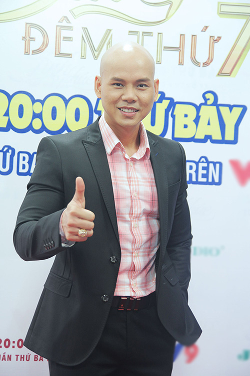 Vợ chồng Phan Đinh Tùng bế con gái đi tham gia chương trình - 8
