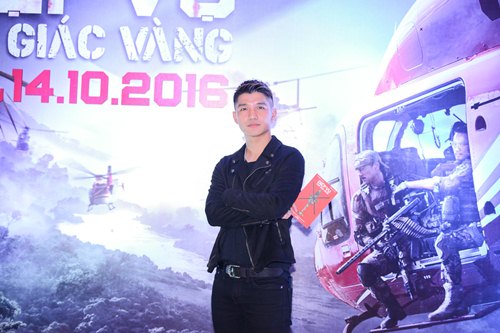 Dustin Nguyễn tình tứ ôm eo Bebe Phạm đi xem phim - 5