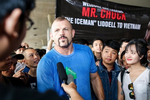 Siêu sao võ thuật Chuck Liddell mang 2 con cực nhỏ đáng yêu đến Việt Nam - 11