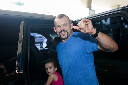 Siêu sao võ thuật Chuck Liddell mang 2 con cực nhỏ đáng yêu đến Việt Nam - 13