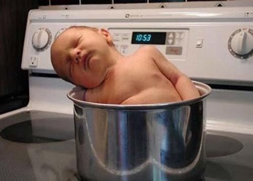 Những tình huống hài hước “khó đỡ” của bọn con nít khiến mẹ không thể giận - 8
