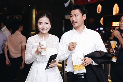 Bạn trai Việt kiều vẫn vui vẻ dù Khánh Hiền liên tiếp bị quot;làm phiềnquot; - 3