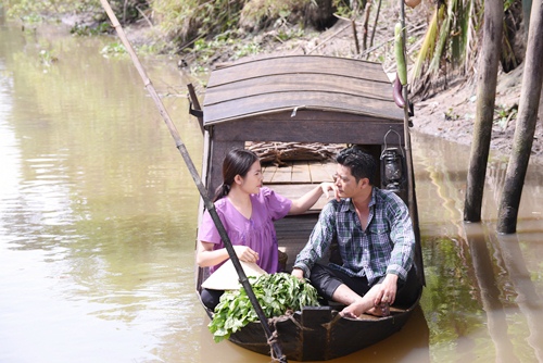 Vân Trang bụng bầu lênh đênh trên ghe trong quot;Dòng nhớquot; - 1