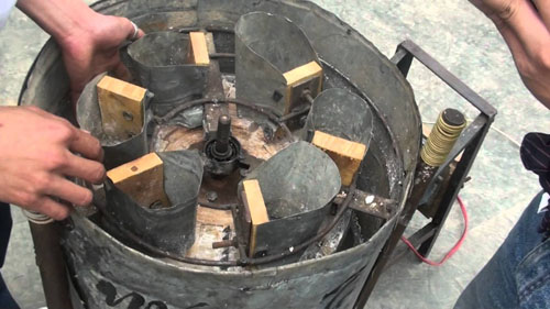 Bé 2 tuổi phải cắt toàn bộ bàn tay trái vì bị máy xay của gia đình cuốn nát - 1