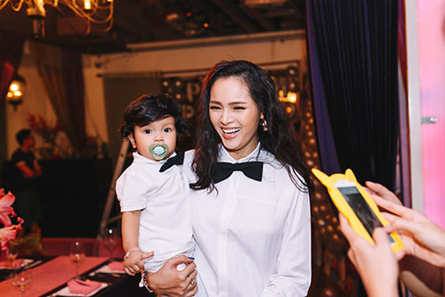 quot;Mẹ đơn thânquot; Diễm Châu làm tiệc thôi nôi hoành tráng cho con trai - 9