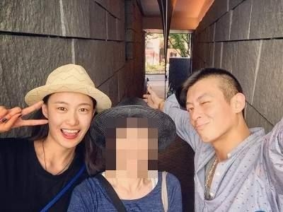 Ngôi sao 24/7: Bỏ đại gia, chân dài thế giới tậu nhà sống cùng quot;trai hưquot; Quán Hy - 1
