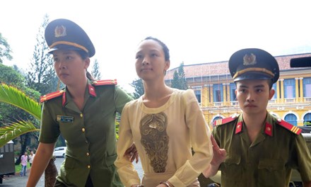 Trả tiền cho đại gia, hoa hậu Phương Nga có thoát tội? - 1