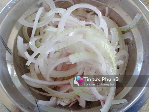 Cách làm gỏi khổ qua giòn ngon mà không đắng - 6