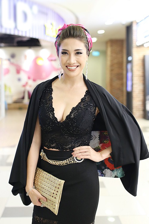 Lâm Chi Khanh ngày càng xinh đẹp và nữ tính ở tuổi U40 - 9