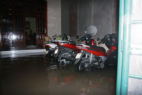 Xót lòng hình ảnh miền Trung chìm trong biển nước - 8