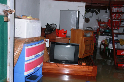 Xót lòng hình ảnh miền Trung chìm trong biển nước - 9