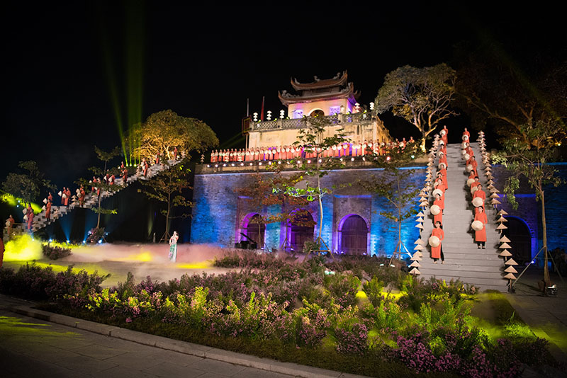 Tuổi tứ tuần, DV Lan Hương - Thu Hà vẫn sáng bừng hơn dàn mẫu trẻ - 1