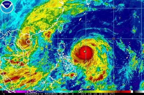 Chiều nay, bão số 7 đổ bộ Quảng Ninh, khách du lịch vội vã chạy vào đất liền - 1
