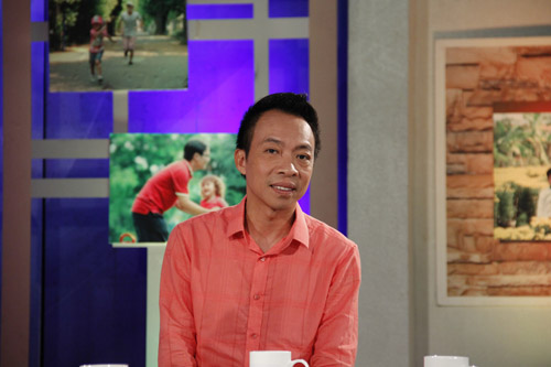 Bị trêu quot;lừa được vợquot; kém 18 tuổi, Việt Hoàn thấy tổn thương rất nhiều - 2