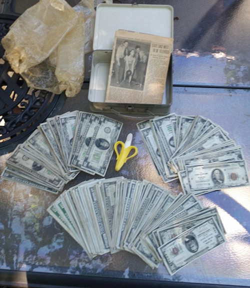 Nổi hứng dọn nhà, cặp vợ chồng sốc khi phát hiện #039;kho báu#039; - 3