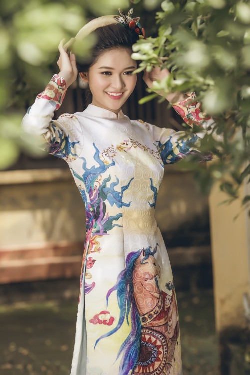 Á hậu Thuỳ Dung hững hờ vòm ngực thanh tân sau chiếc áo yếm - 5
