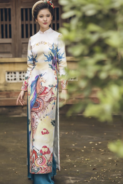 Á hậu Thuỳ Dung hững hờ vòm ngực thanh tân sau chiếc áo yếm - 6