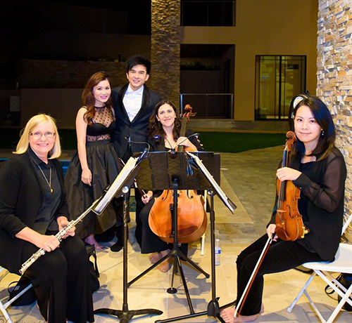 Sao Việt thuê đầu bếp, thuê nhạc công tổ chức tiệc tại biệt thự khủng - 10