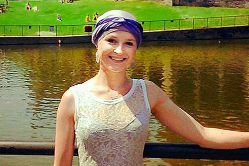 Người phụ nữ bị ung thư vú mang thai tự nhiên sau khi nhận chẩn đoán vô sinh - 1