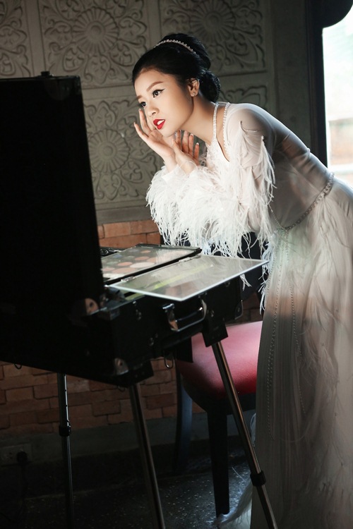 Quán quân Sao Mai Thu Hằng ôm mặt khóc nức nở khiến ekip phải dỗ dành - 11