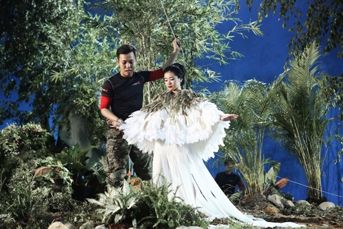 Quán quân Sao Mai Thu Hằng ôm mặt khóc nức nở khiến ekip phải dỗ dành - 3