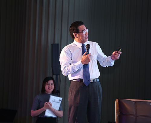 MC Anh Quân rạng rỡ, khoe tài khéo léo trong sự kiện - 7