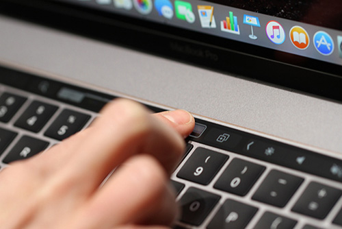 Ảnh thực tế Macbook Pro mới với thanh Touch Bar cảm ứng - 5