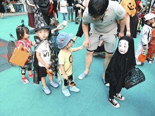Đây mới là cô bé có màn hoá trang Halloween quot;lầyquot; nhất khối mẫu giáo năm nay - 4