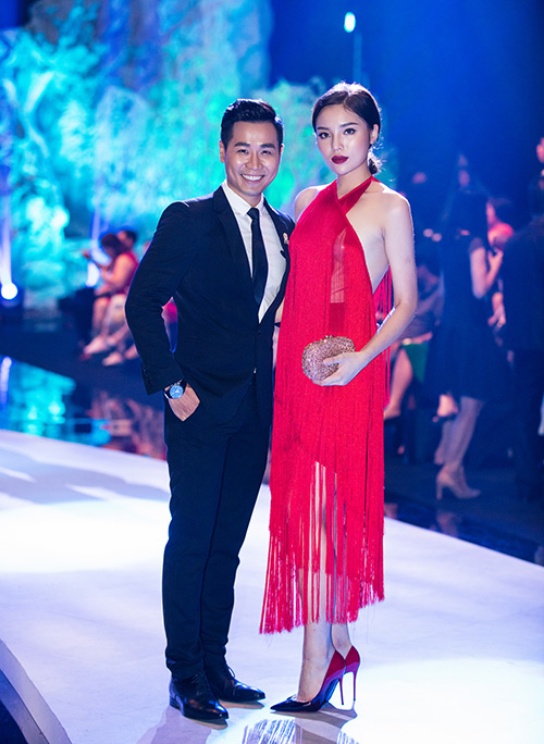 Lan Khuê ân cần chỉnh áo vest cho Nguyên Khang trong hậu trường - 7