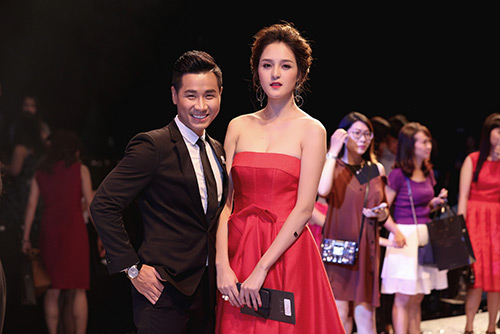 Lan Khuê ân cần chỉnh áo vest cho Nguyên Khang trong hậu trường - 6