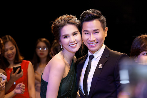 Lan Khuê ân cần chỉnh áo vest cho Nguyên Khang trong hậu trường - 9