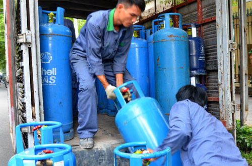Giá gas tăng 19.000 đồng/bình 12 kg - 1