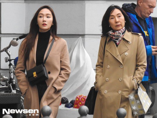 Ngôi sao 24/7: Mẹ của Jessica Jung được ví giống con gái thời chưa quot;dao kéoquot; - 1