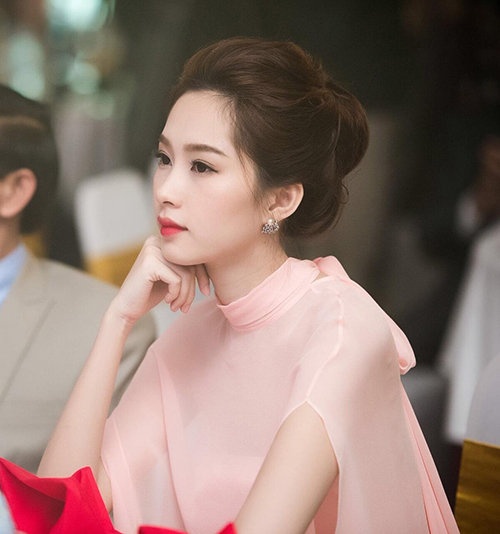 8 sao Việt sở hữu góc mặt nghiêng đẹp quot;quên sầuquot; cứ muốn ngắm mãi - 2
