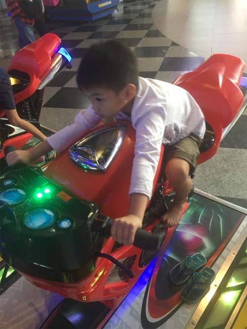 Cường Đô La thích thú khi con trai Subeo mê tốc độ như mình - 2