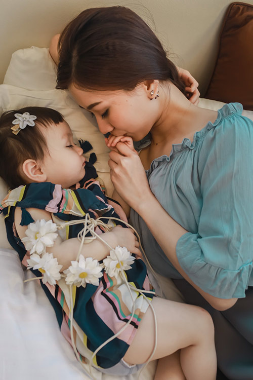 Tan chảy với bộ ảnh của mẹ 9x quot;đẹp mòn con mắtquot; và cô con gái thiên thần - 13