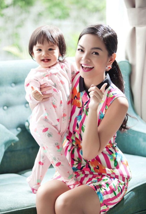 Con gái Phạm Quỳnh Anh - Quang Huy: 4 năm khôn lớn của cô bé quot;bà giàquot; đáng yêu - 15