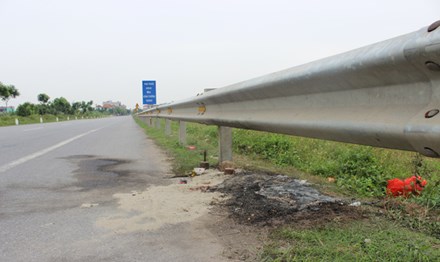 Vụ mẹ lái SH chở con bị chém tử vong: Nhận định vụ giết người, cướp tài sản - 1