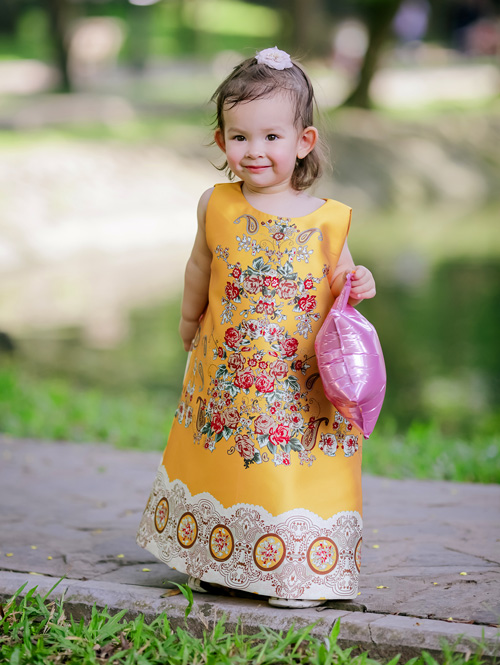 Đố bạn rời được mắt khỏi nhóc tì lai Mỹ vừa xinh vừa yêu lại sành điệu này! - 3