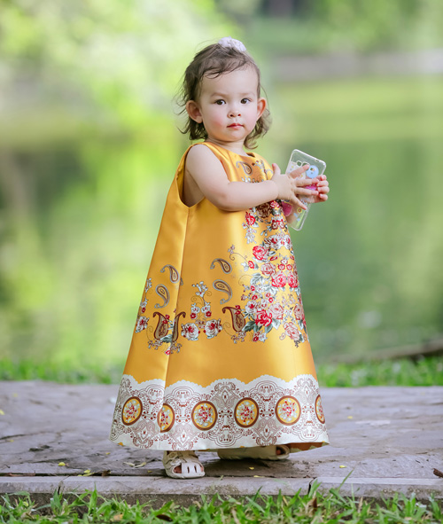 Đố bạn rời được mắt khỏi nhóc tì lai Mỹ vừa xinh vừa yêu lại sành điệu này! - 2